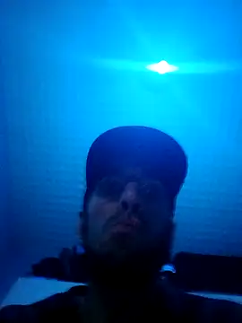 hotguy71000 - Hotguy71000's free webcam