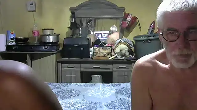 crazyloverstasmike webcam