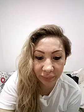 Webcam Model (coral_smitth)  is live.Free join now!