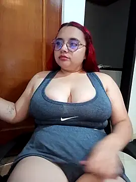 CURVY-HORNY webcam