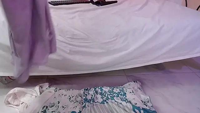 evaleribigtits18 webcam