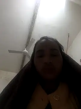 Hot_raaani webcam