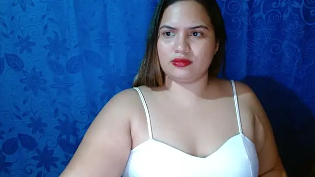 coco_curvy webcam