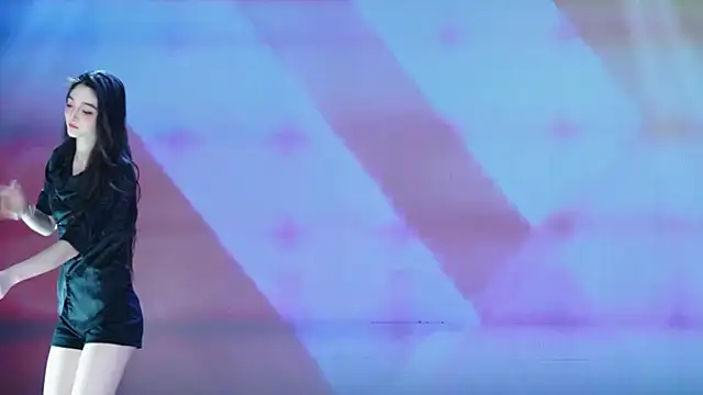 美女SoHo__club在线直播