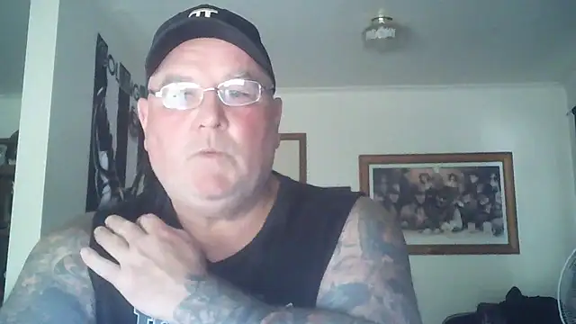 kinkyblueyes69 (M mature) - NAKED