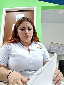 girl_redhead_bigtits webcam