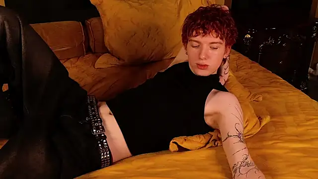 travis_clas (M twink) - completely naked in public