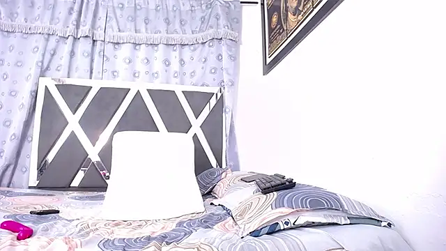 naughty_ten18 webcam