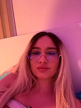 Webcam Model (mollyxxx) is live