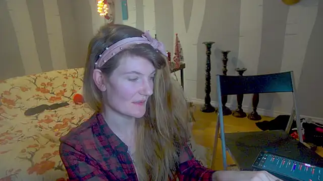 YourFavCanadianMILF webcam