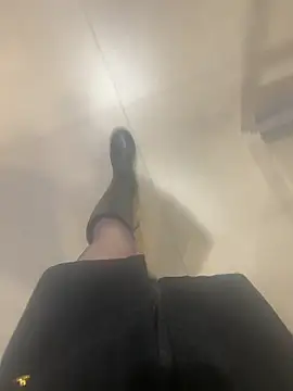 yimisun01 (F milf) - 户外超级刺激……偷偷夹着小粉耍……国王👑完成✅上身真🈳祼体3分钟