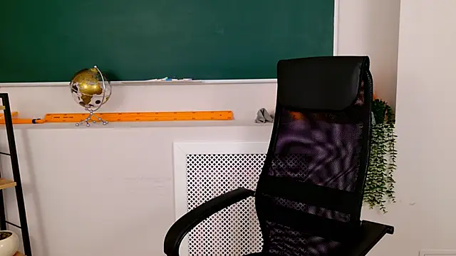 CamillaLarson webcam