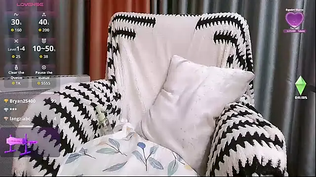 美女SuoMiSuo666在线直播