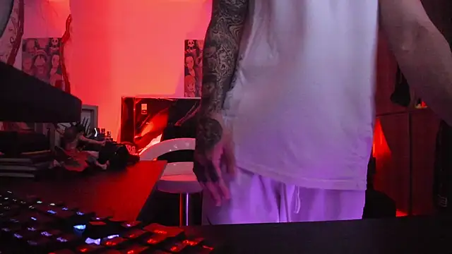 Dominatofstupid webcam