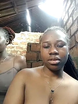 Black_juicy24 webcam