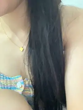 Webcam Model (Jonlie18)  is live.Free join now!