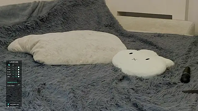 blisslecton (F teen) - Show pussy and slap ass