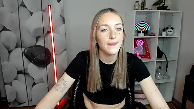 EvelynBlond webcam
