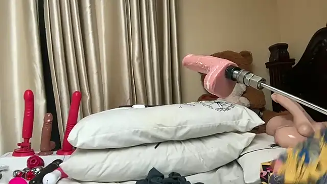 AudreySpanksFuck- webcam