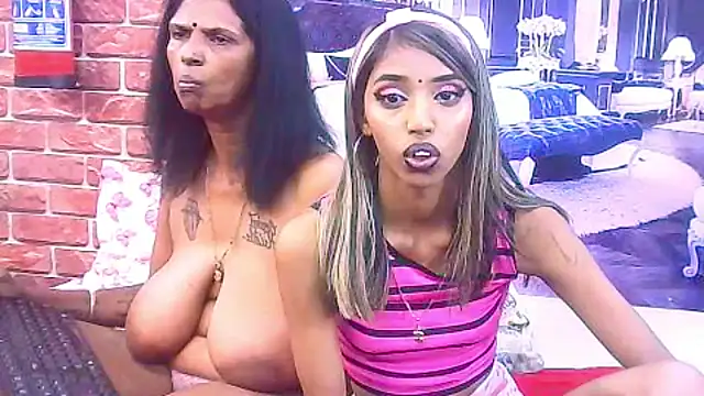 IndianSexySlender webcam