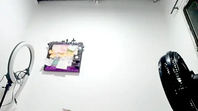 PetiteIvoryQueen19 webcam