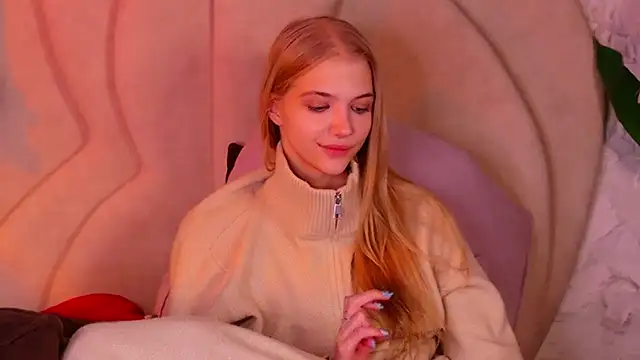 4example_Chloe webcam