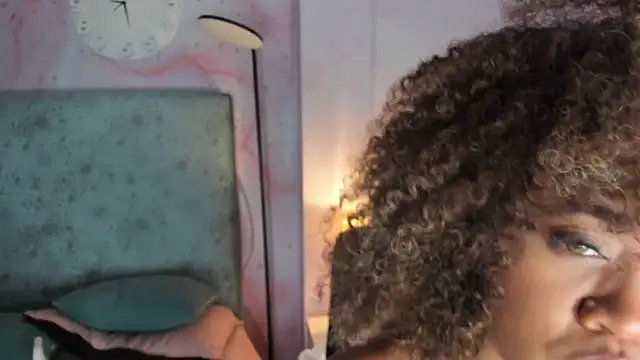 riri_brunnete webcam