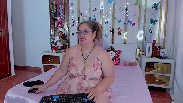 AnyelaGitanaMature webcam