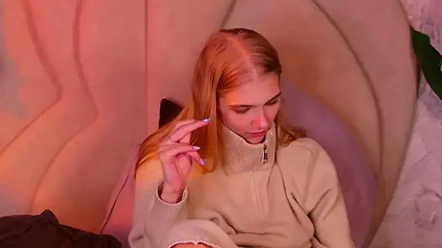 4example_Chloe webcam