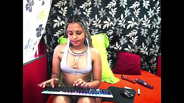 indianmaxine07 webcam