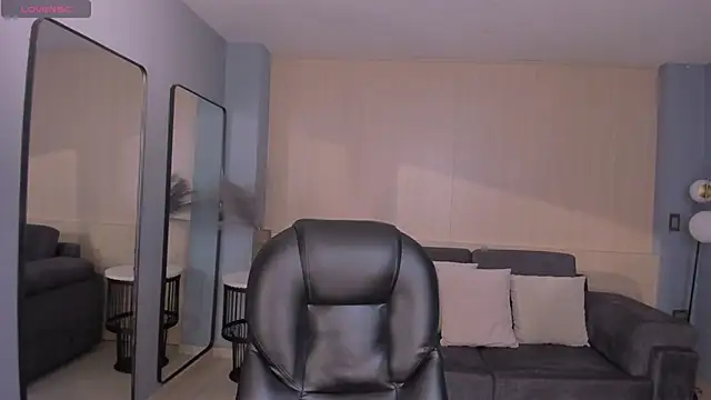 tiffannysins - TiffannySins's free webcam - UK Sex Cams