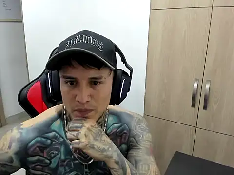 chrissblack - Chrissblack's free webcam - UK Sex Cams