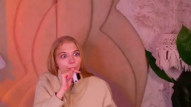 4example_Chloe webcam