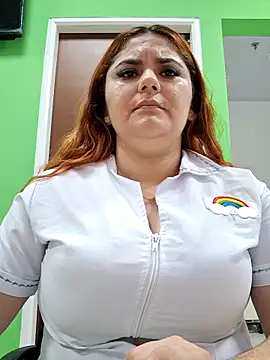 girl_redhead_bigtits