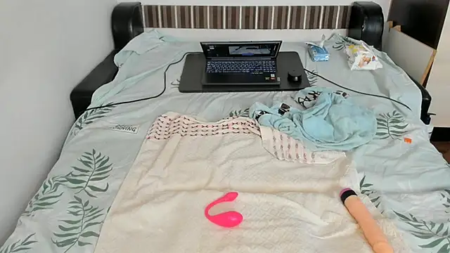 sweet-tinqerbell webcam