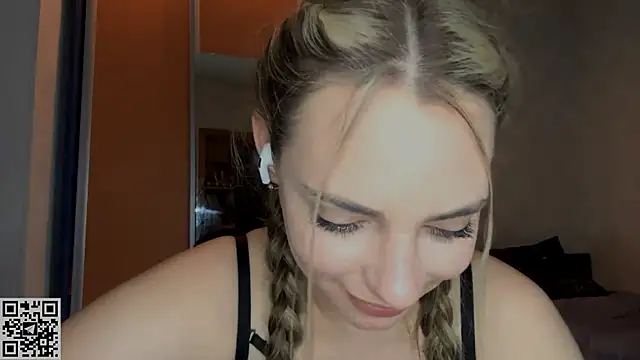 IlanaLafferty webcam