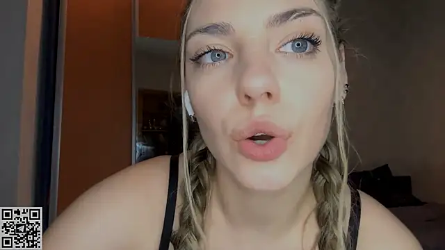 IlanaLafferty webcam