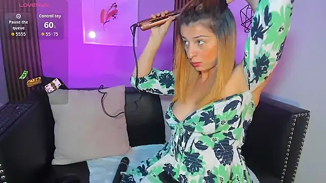 Webcam Model (Nahiajhonson_)  is live.Free join now!