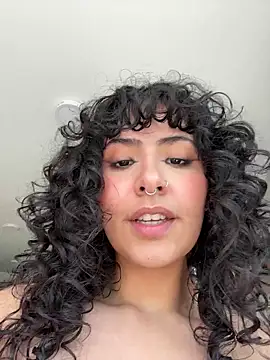 Webcam Model (SugarTroubl33)  is live.Free join now!