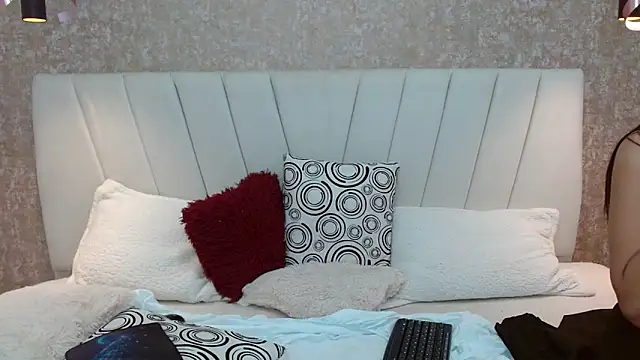 queen_shanel1 - Queen_shanel1's free webcam - UK Sex Cams