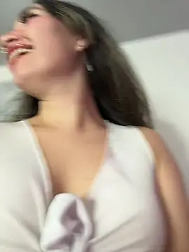 Webcam Model (Sophie_LS)  is live.Free join now!