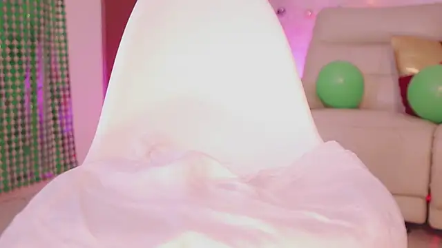 Enola_Holmes_ webcam