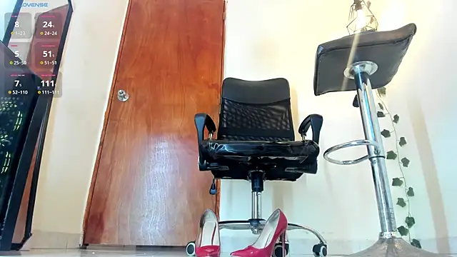 aitana-purple webcam