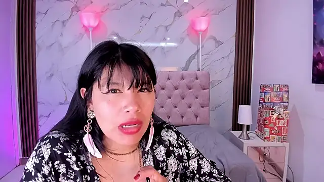 EsmeraldaChantre webcam