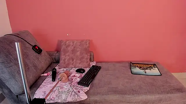 NhoanBrunette webcam