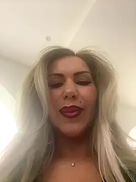 AnikaSunshine webcam