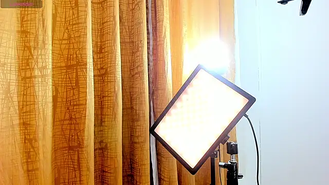 nini_beyker - Nini_Beyker's free webcam - UK Sex Cams