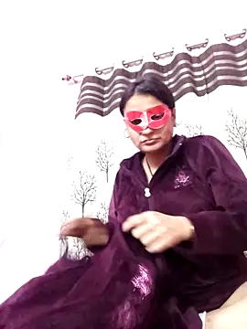 Webcam Model (Gullapi)  is live.Free join now!