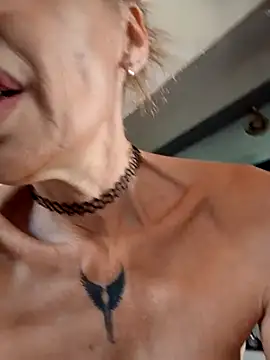 frozenwaffle (F mature) - bye 2025:) Happy New year 2026 squirt