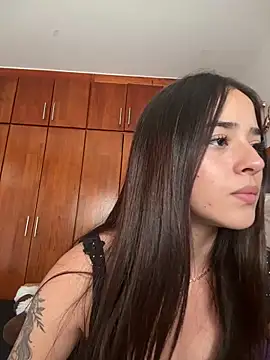 Webcam Model (Veronica_isaza__) is live